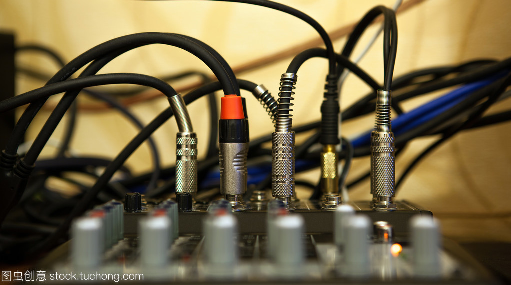 金屬絲的音響系統